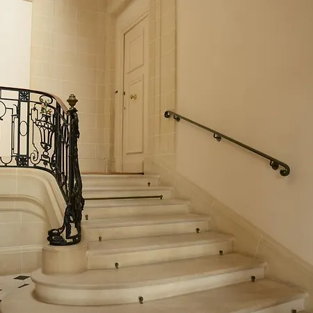 The Royal Suite, Notre Dame Daire *